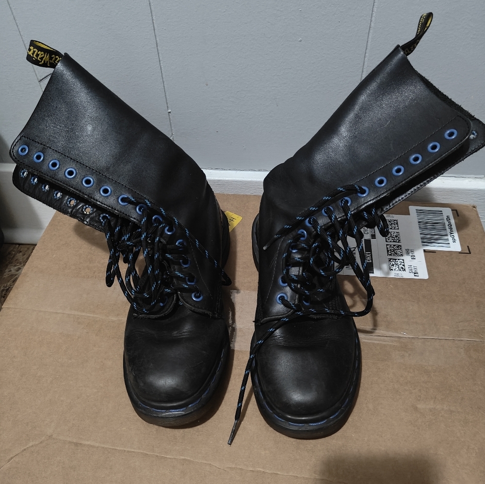 Doc Martens, blue details